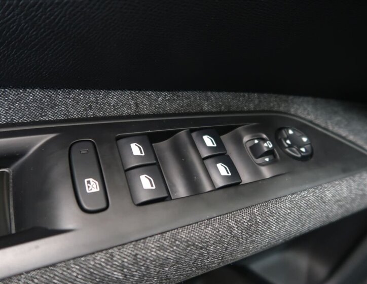 Peugeot 5008 SUV 1,2 l 96 kw