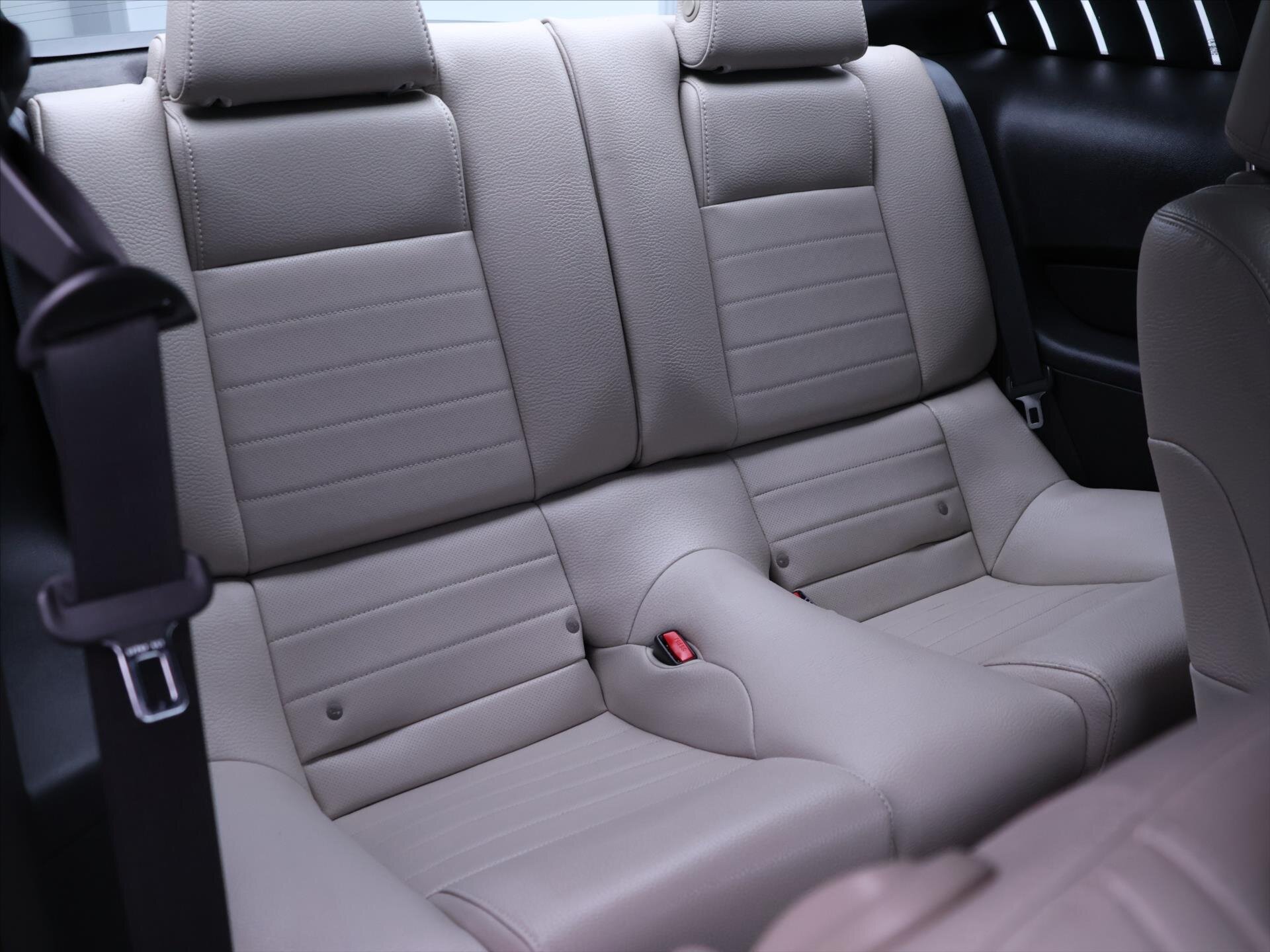 Ford Mustang Kupé 3,7 l 227 kw