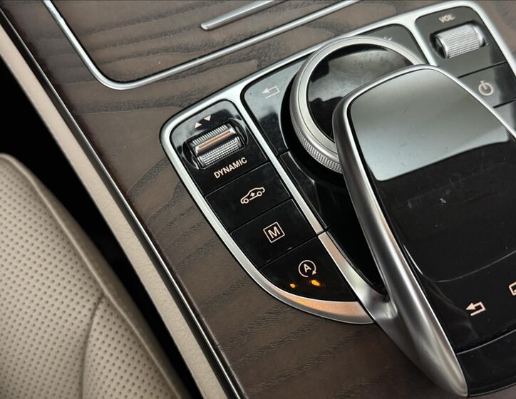 Mercedes-Benz GLC 27