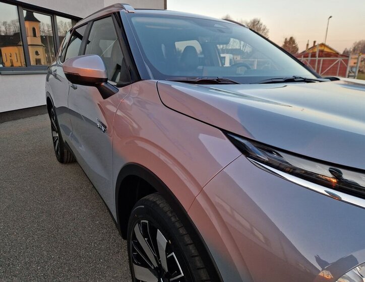 Mitsubishi Outlander SUV / Terénní 2,4 l 225 kw