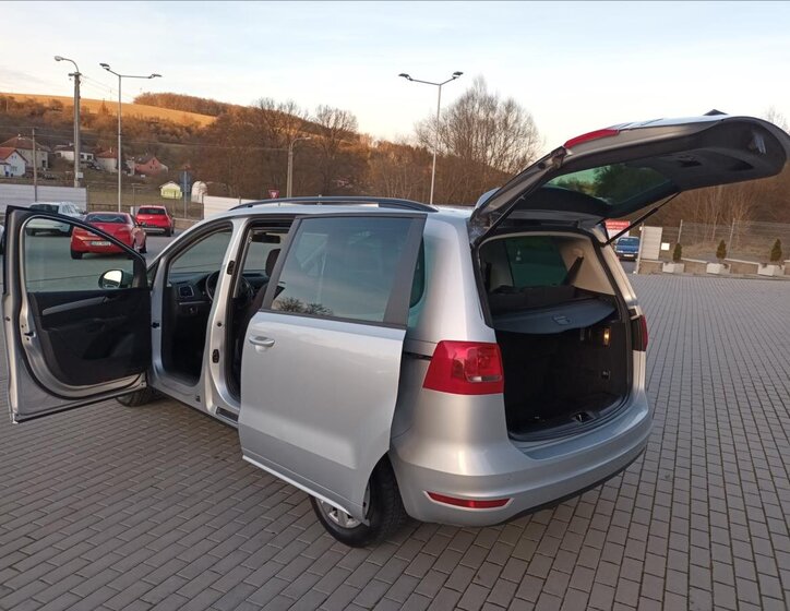 Volkswagen Sharan Kombi 2,0 l 103 kw