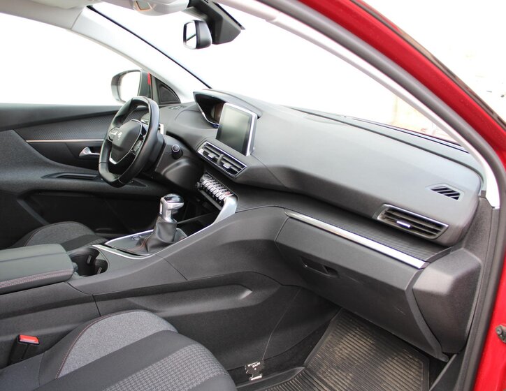 Peugeot 3008 SUV / Terénní 1,5 l 96 kw