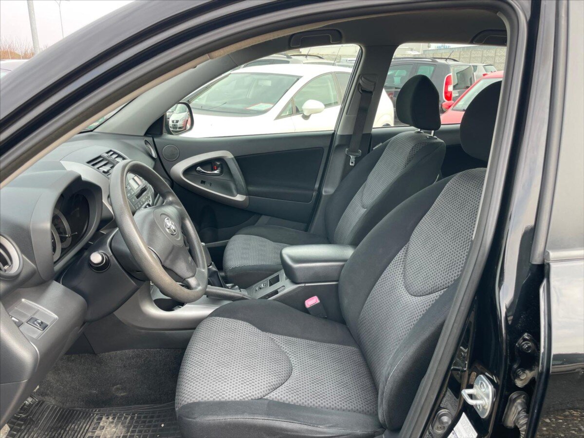 Toyota RAV4 SUV / Terénní 2,0 l 112 kw