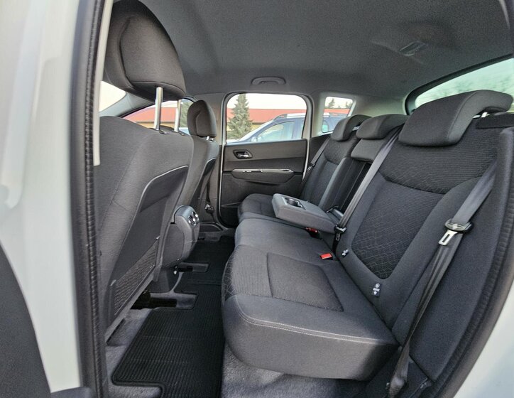 Peugeot 3008 SUV 1,2 l 96 kw