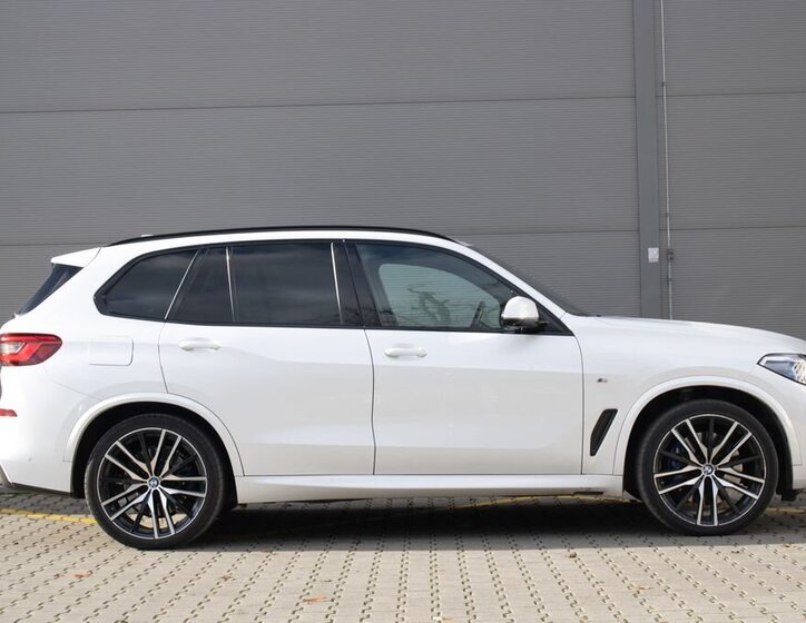 BMW X5 8