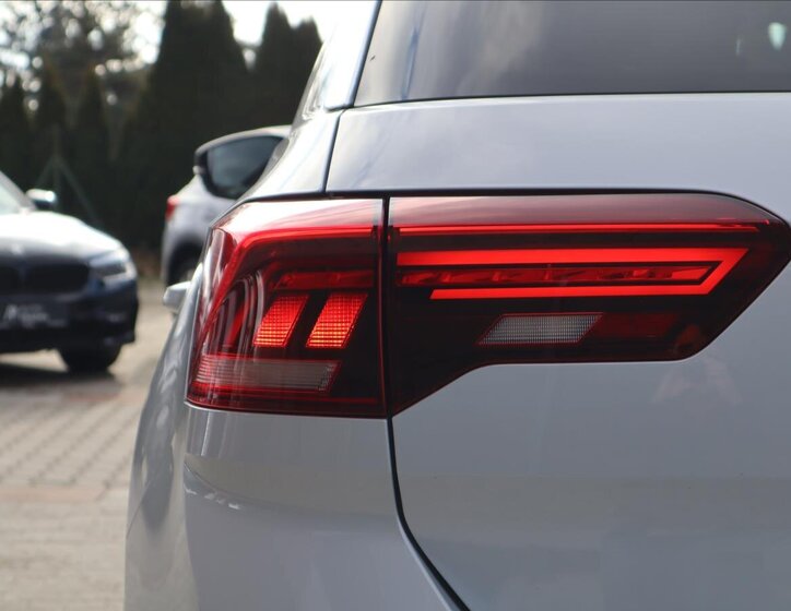 Volkswagen T-Roc CUV / Crossover 1,5 l 110 kw