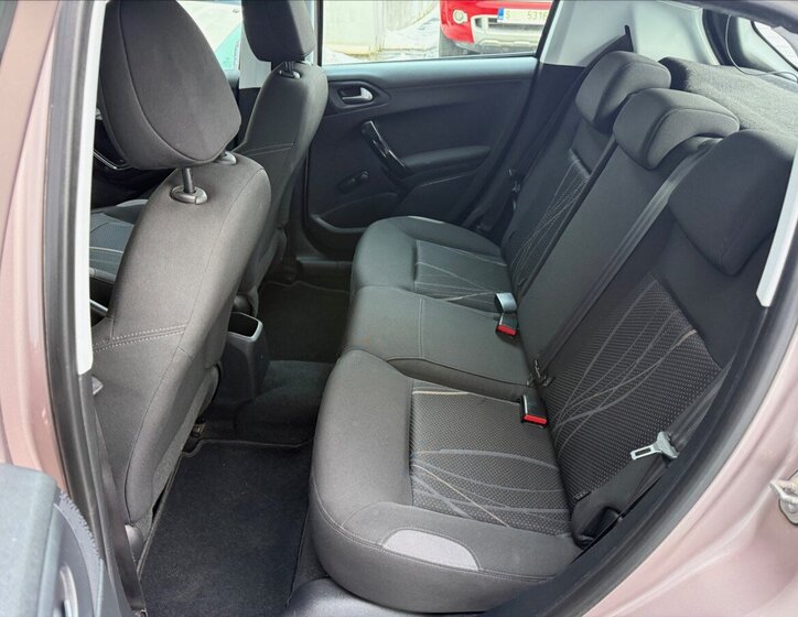 Peugeot 208 Hatchback 1,4 l 70 kw