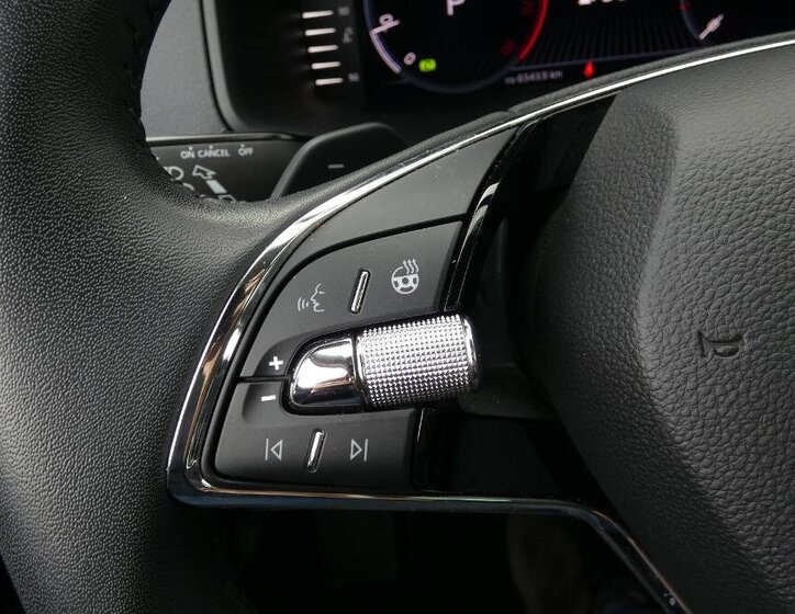 Škoda Karoq SUV / Terénní 1,5 l 110 kw