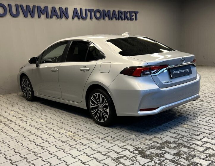 Toyota Corolla Sedan 1,6 l 97 kw