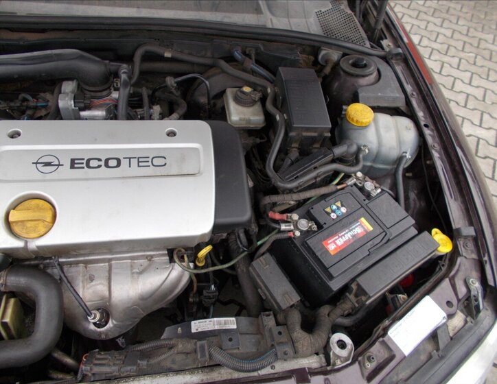 Opel Vectra Sedan 1,6 l 74 kw