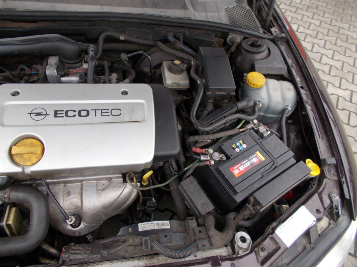 Opel Vectra Sedan 1,6 l 74 kw