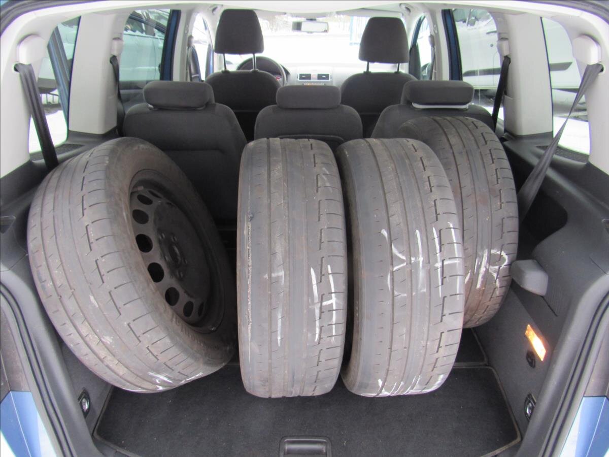 Volkswagen Touran Kombi 1,2 l 77 kw