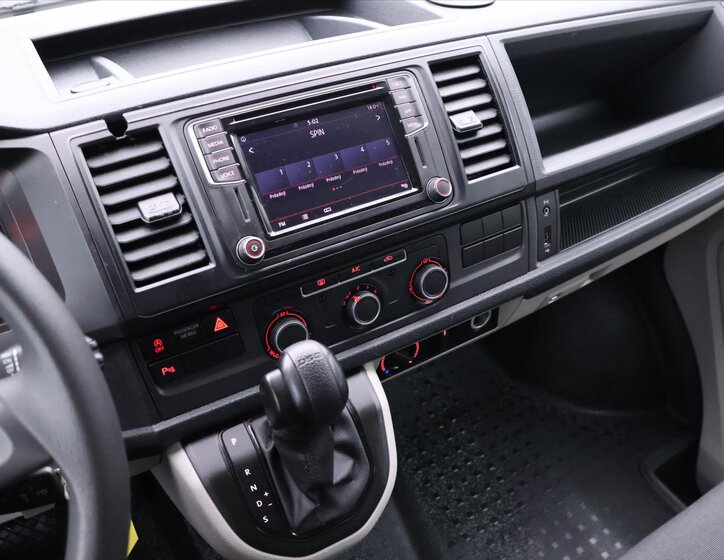 Volkswagen Transporter Kombi 2,0 l 110 kw