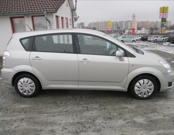 Toyota Corolla Verso 4