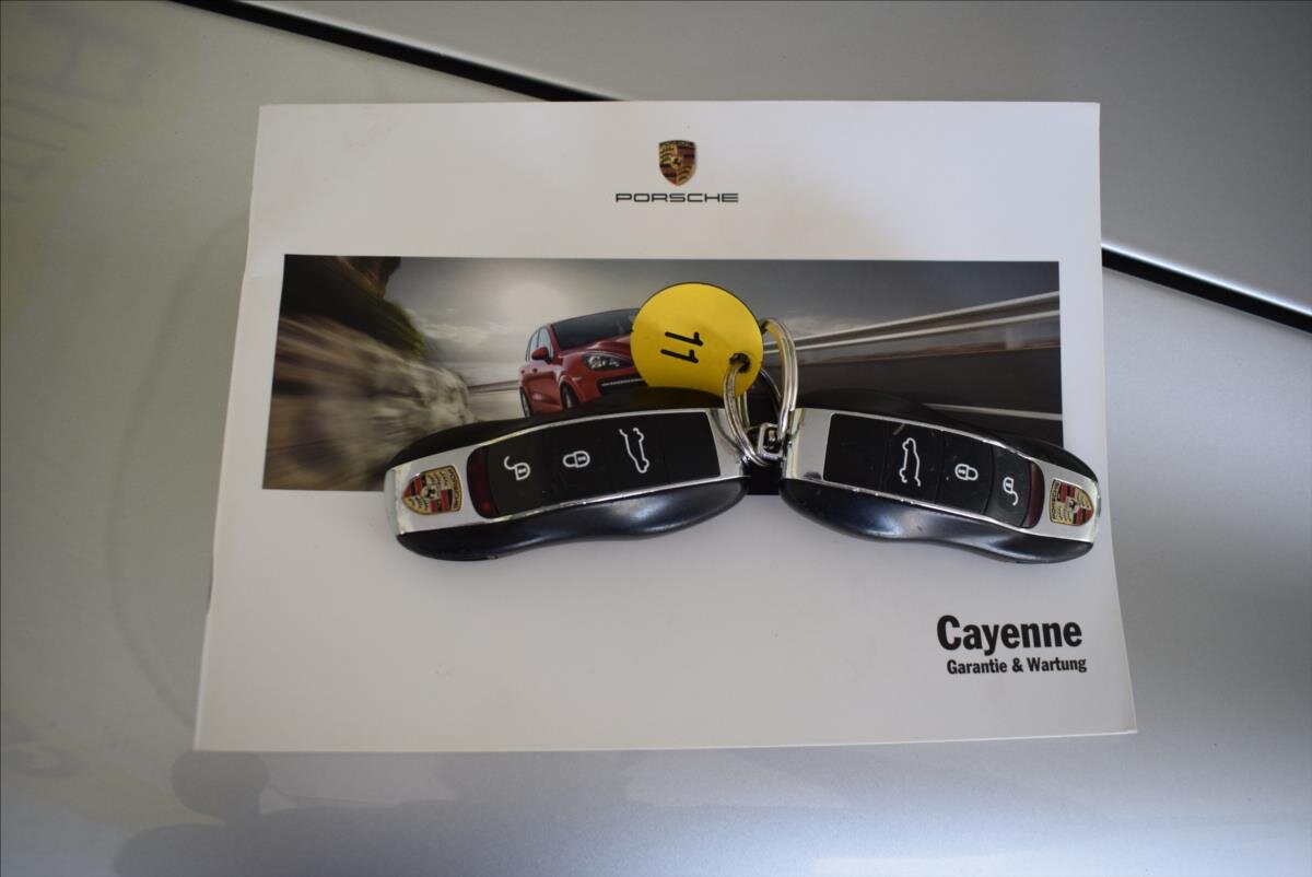 Porsche Cayenne SUV 4,8 l 405 kw
