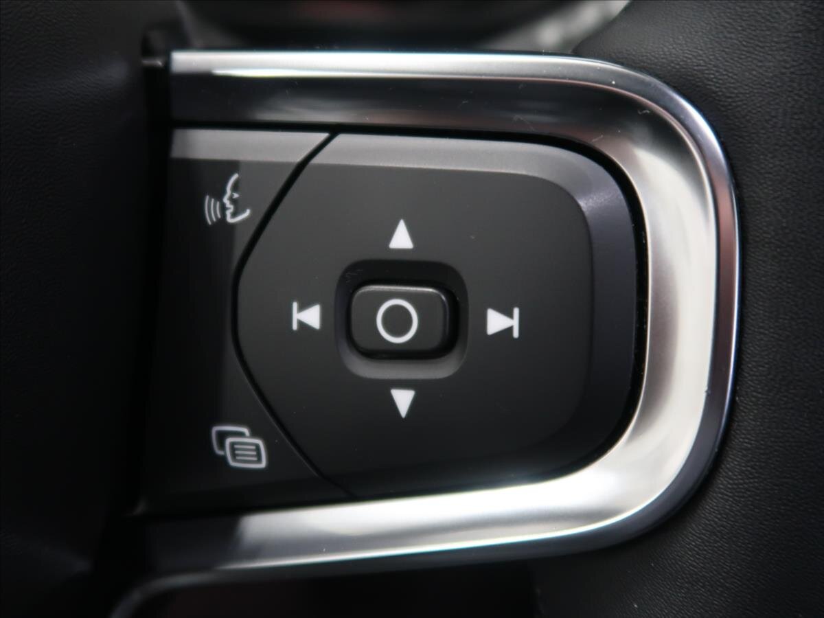 Volvo XC40 Kombi 2,0 l 145 kw