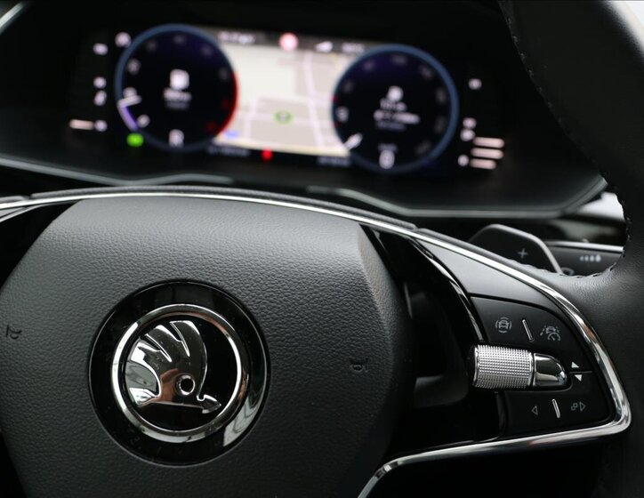 Škoda Superb Sedan / Limuzína 2,0 l 140 kw