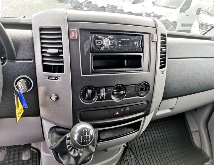 Volkswagen Crafter 9