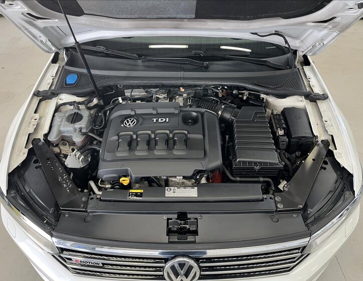 Volkswagen Passat Sedan / Limuzína 2,0 l 176 kw