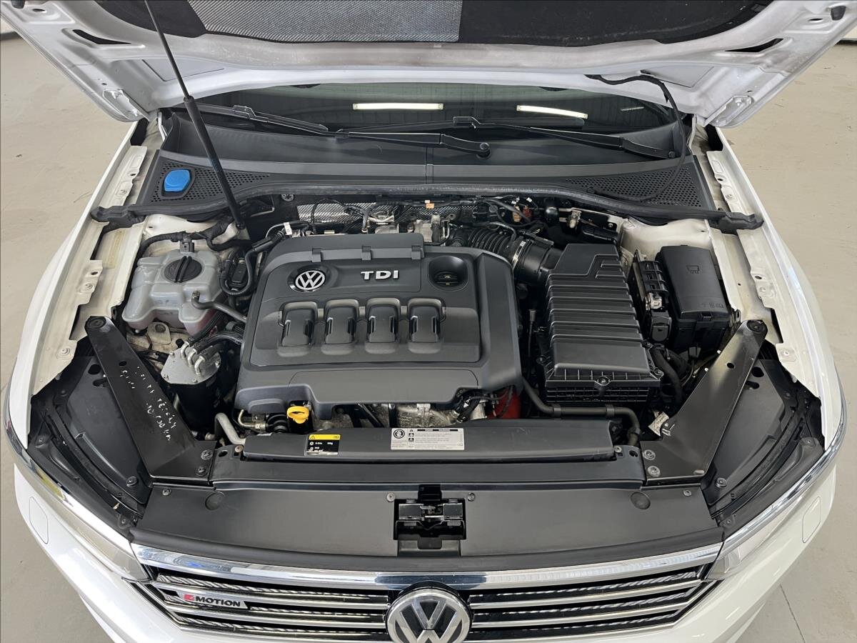 Volkswagen Passat Sedan / Limuzína 2,0 l 176 kw