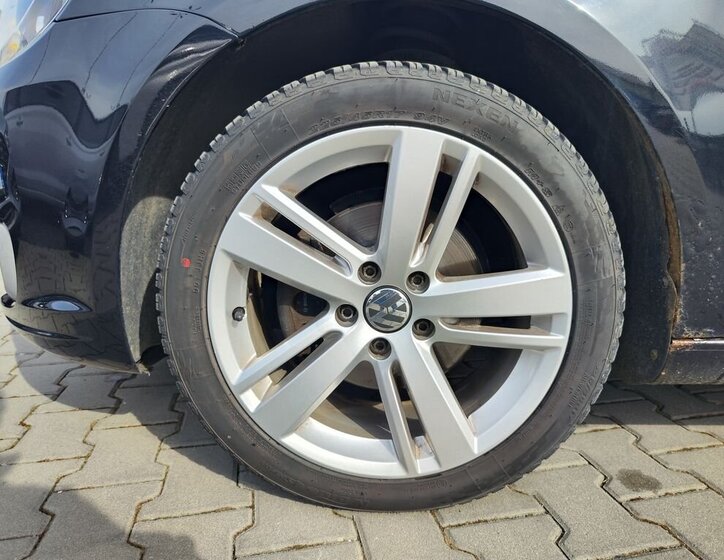 Volkswagen Touran MPV 1,2 l 77 kw