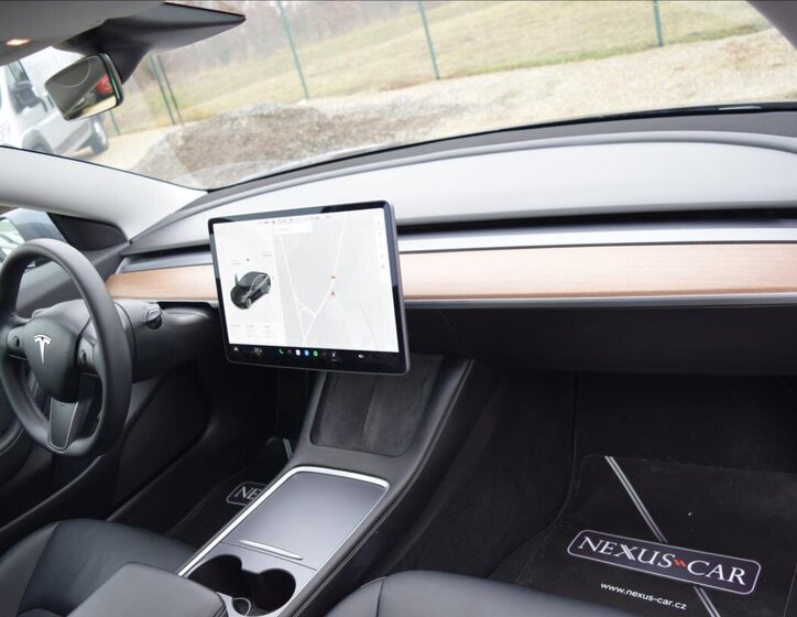 Tesla Model 3 Sedan 0,0 366 kw