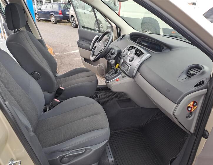 Renault Grand Scénic 8