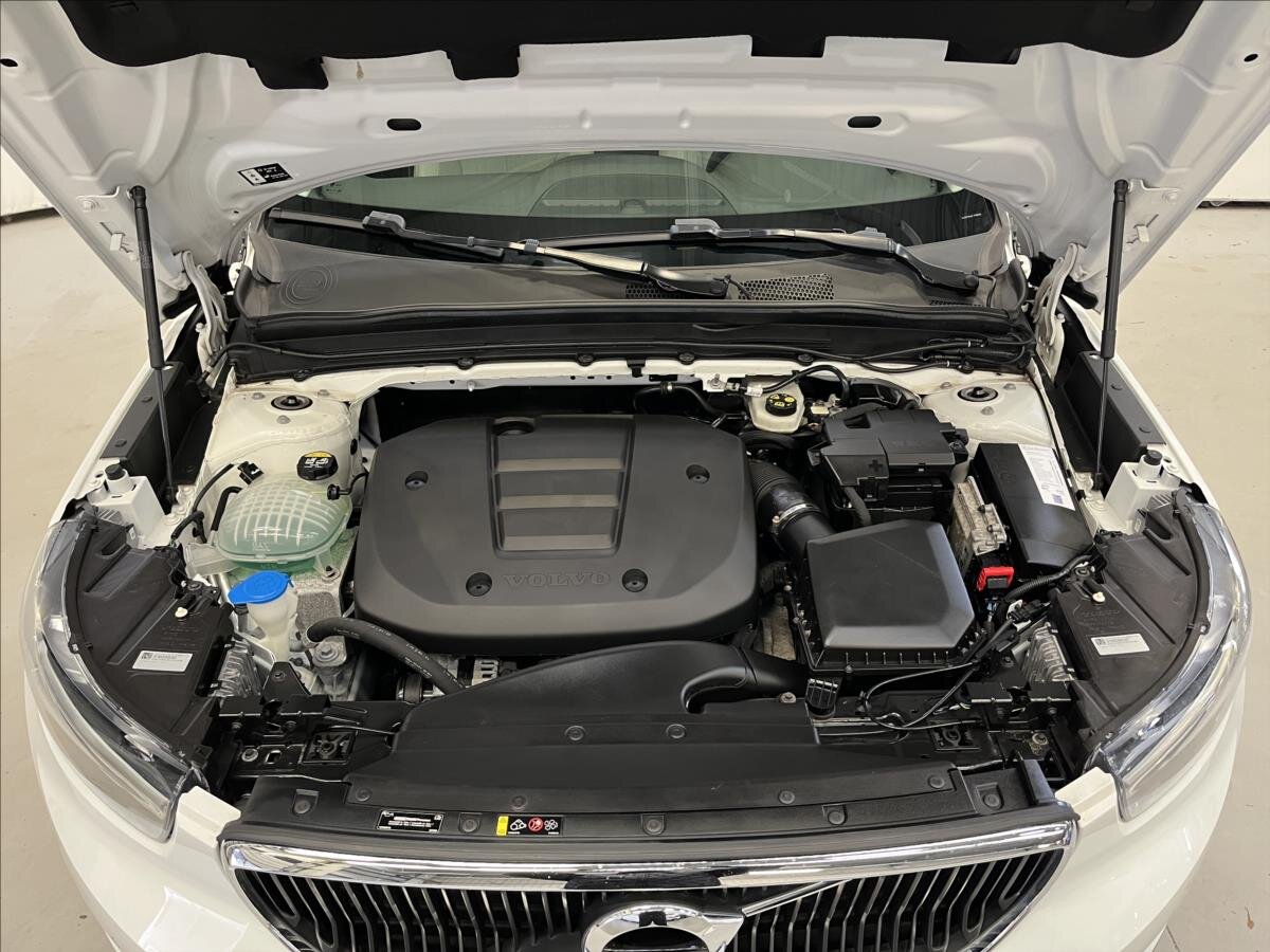 Volvo XC40 SUV / Terénní 1,5 l 120 kw