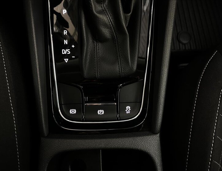 Škoda Karoq SUV / Terénní 1,5 l 110 kw