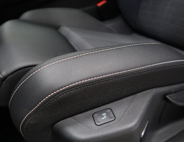 Peugeot 3008 SUV / Terénní 1,2 l 100 kw