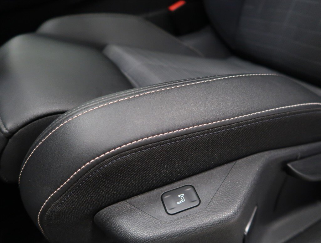 Peugeot 3008 SUV / Terénní 1,2 l 100 kw