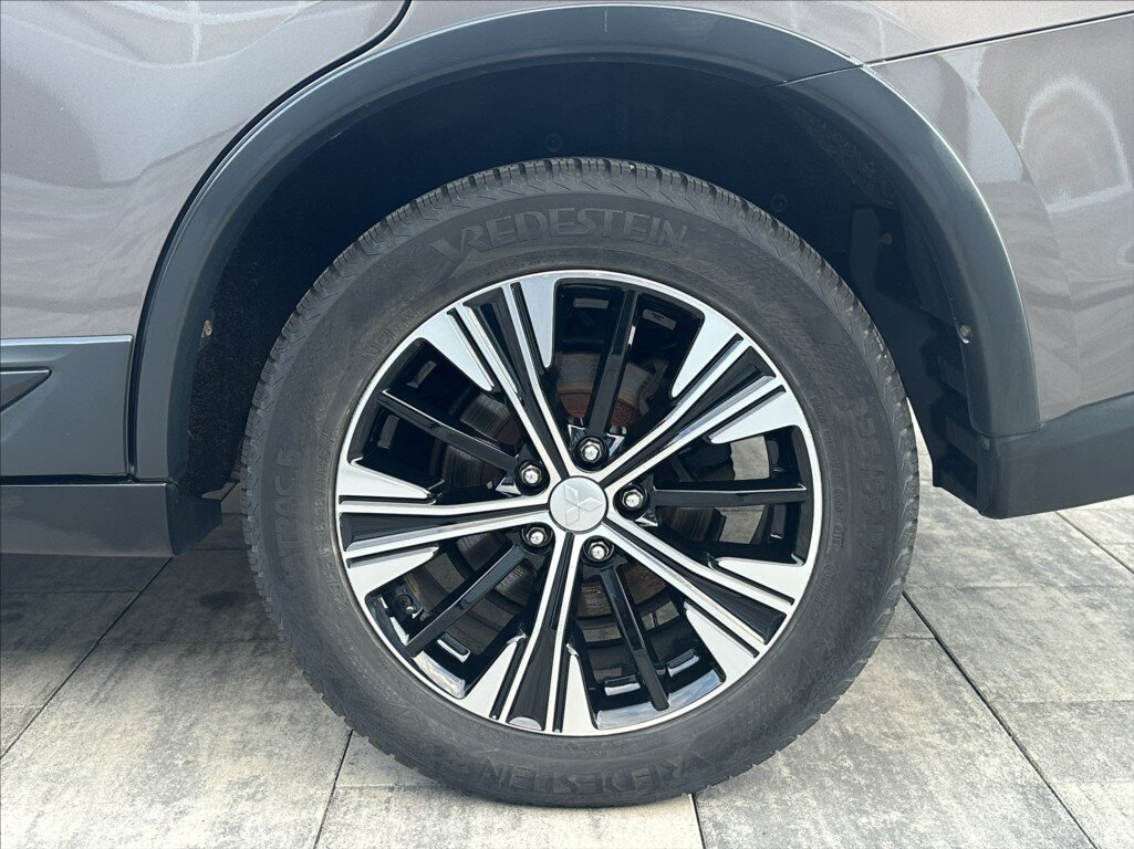 Mitsubishi Outlander SUV / Terénní 2,3 l 110 kw