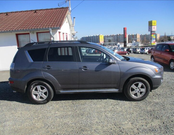 Mitsubishi Outlander SUV / Terénní 2,2 l 115 kw