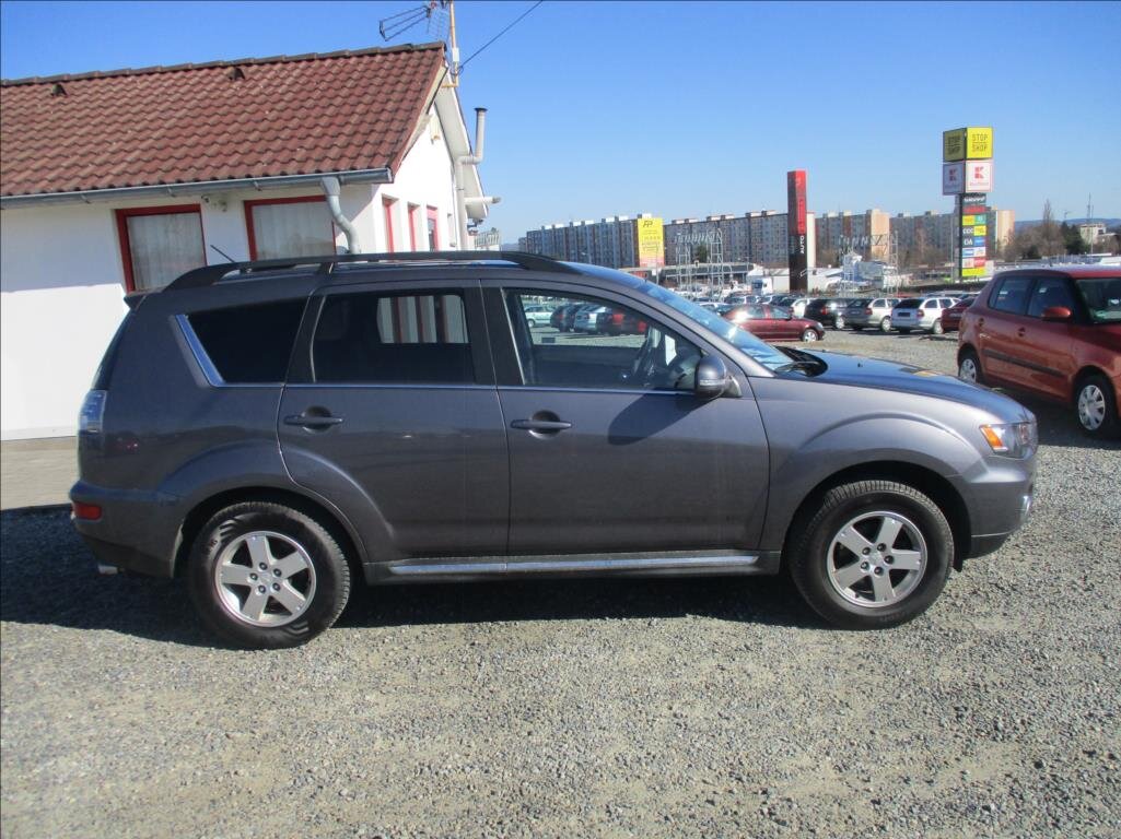 Mitsubishi Outlander SUV / Terénní 2,2 l 115 kw