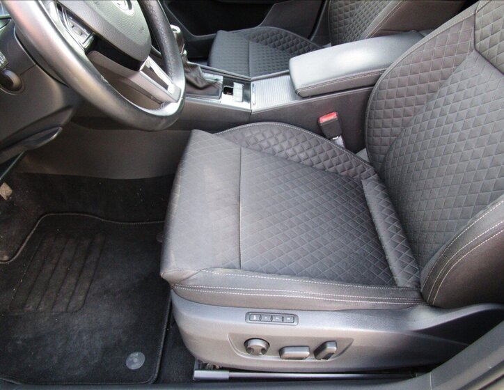 Škoda Superb Sedan / Limuzína 2,0 l 110 kw