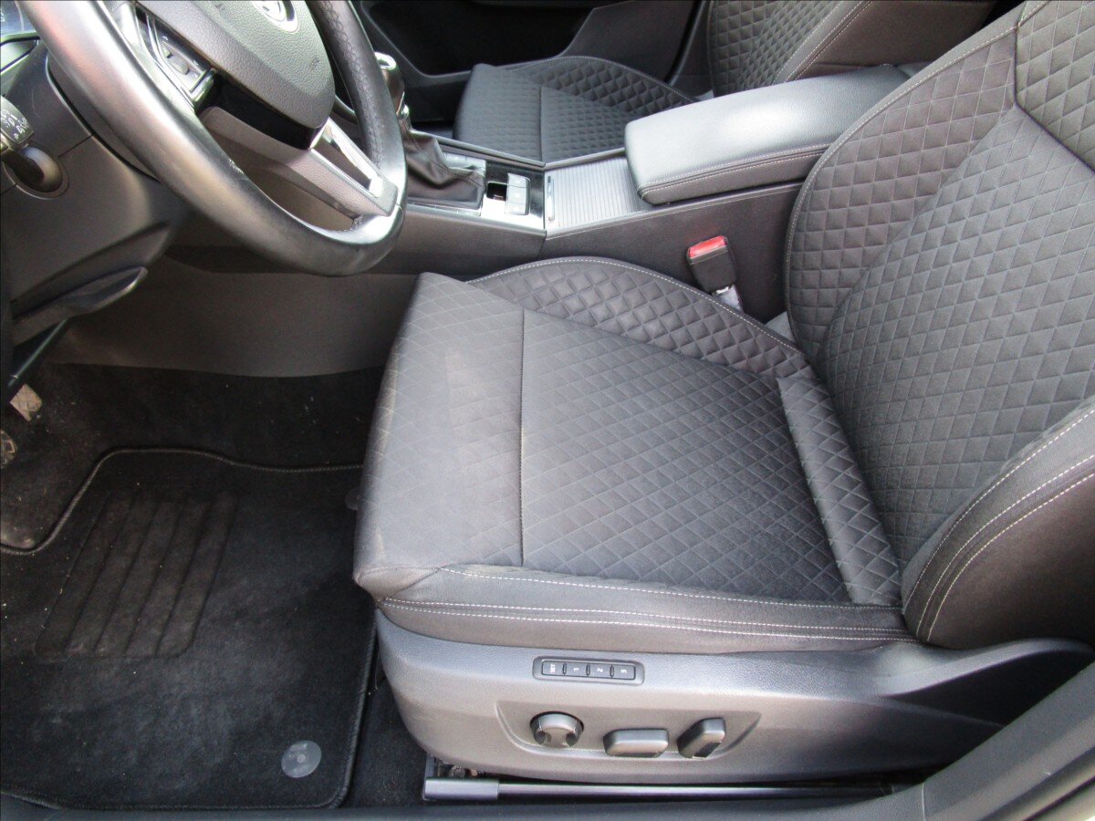 Škoda Superb Sedan / Limuzína 2,0 l 110 kw