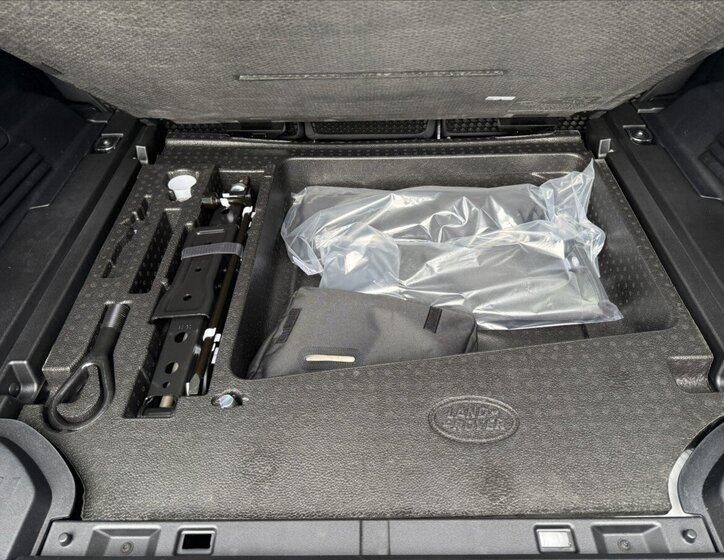 Land Rover Defender SUV / Terénní 3,0 l 147 kw