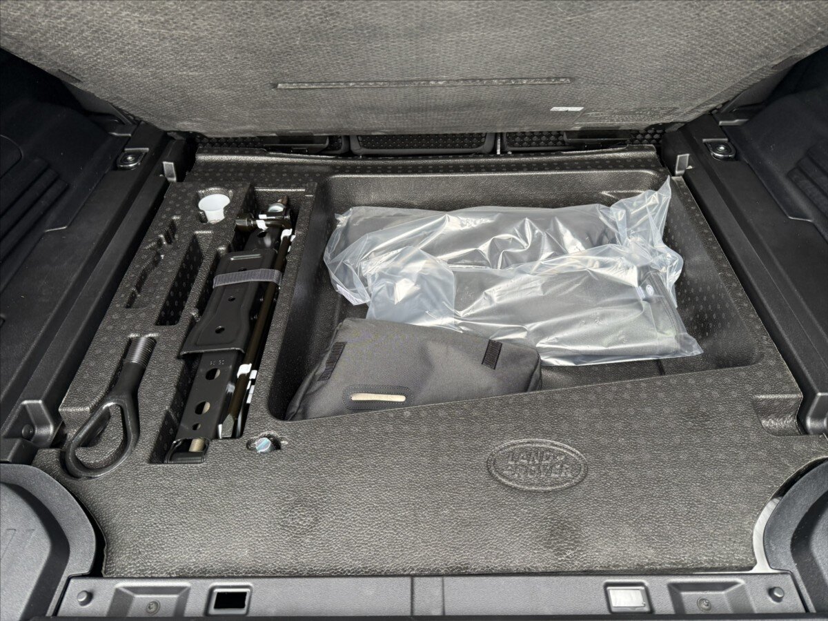 Land Rover Defender SUV / Terénní 3,0 l 147 kw