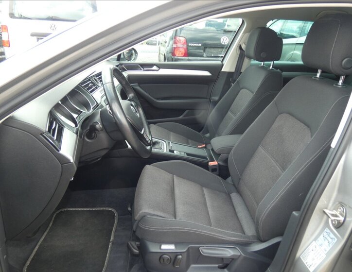 Volkswagen Passat Kombi 1,4 l 92 kw