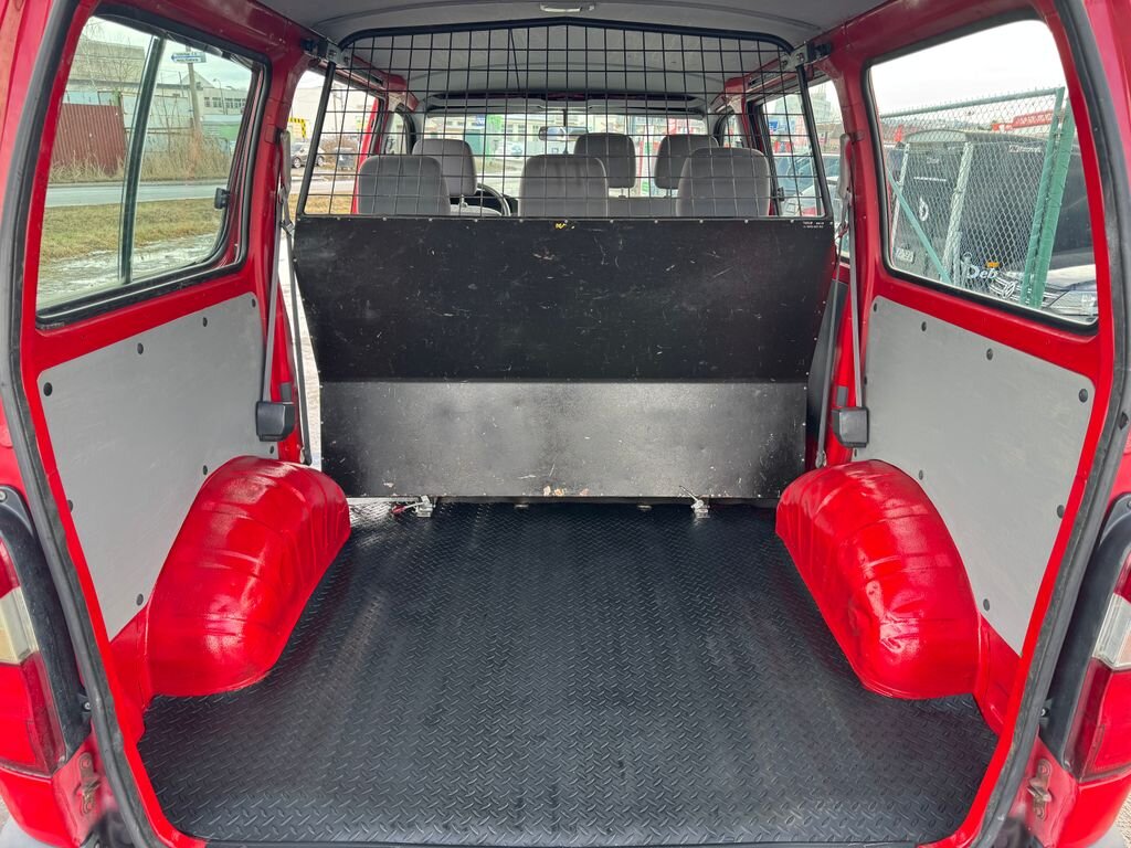 Toyota Hi-Ace Skříň 2,4 l 55 kw