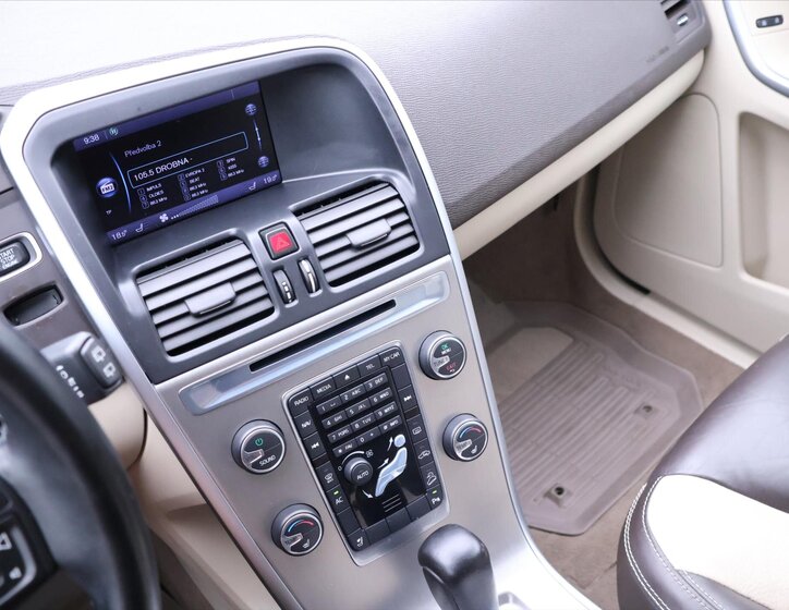 Volvo XC60 SUV 2,4 l 120 kw