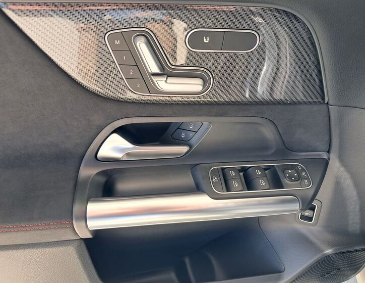 Mercedes-Benz GLA 10