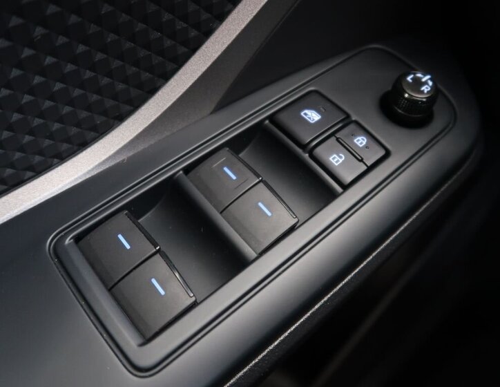 Toyota C-HR SUV 1,8 l 72 kw