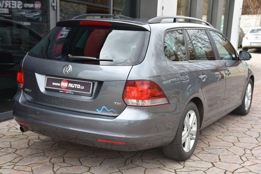 Volkswagen Golf Kombi 1,6 l 77 kw