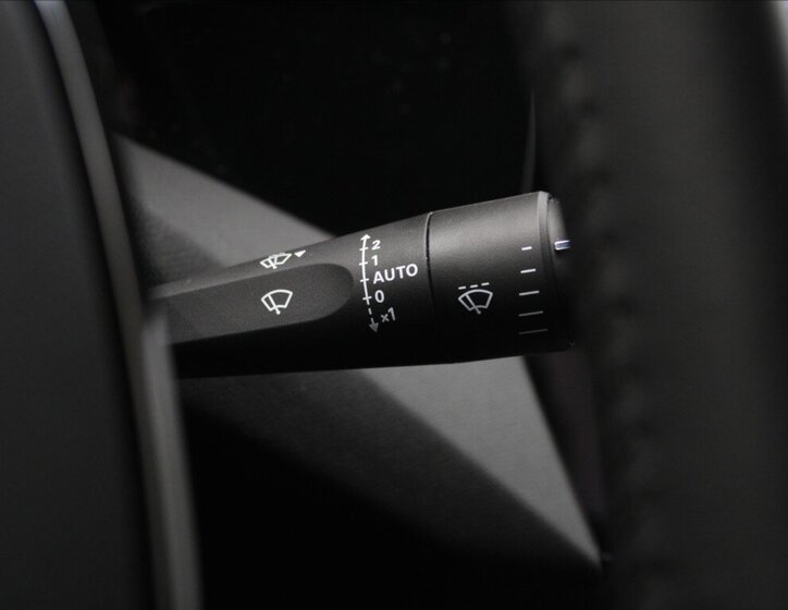 Peugeot 408 Liftback 1,2 l 96 kw