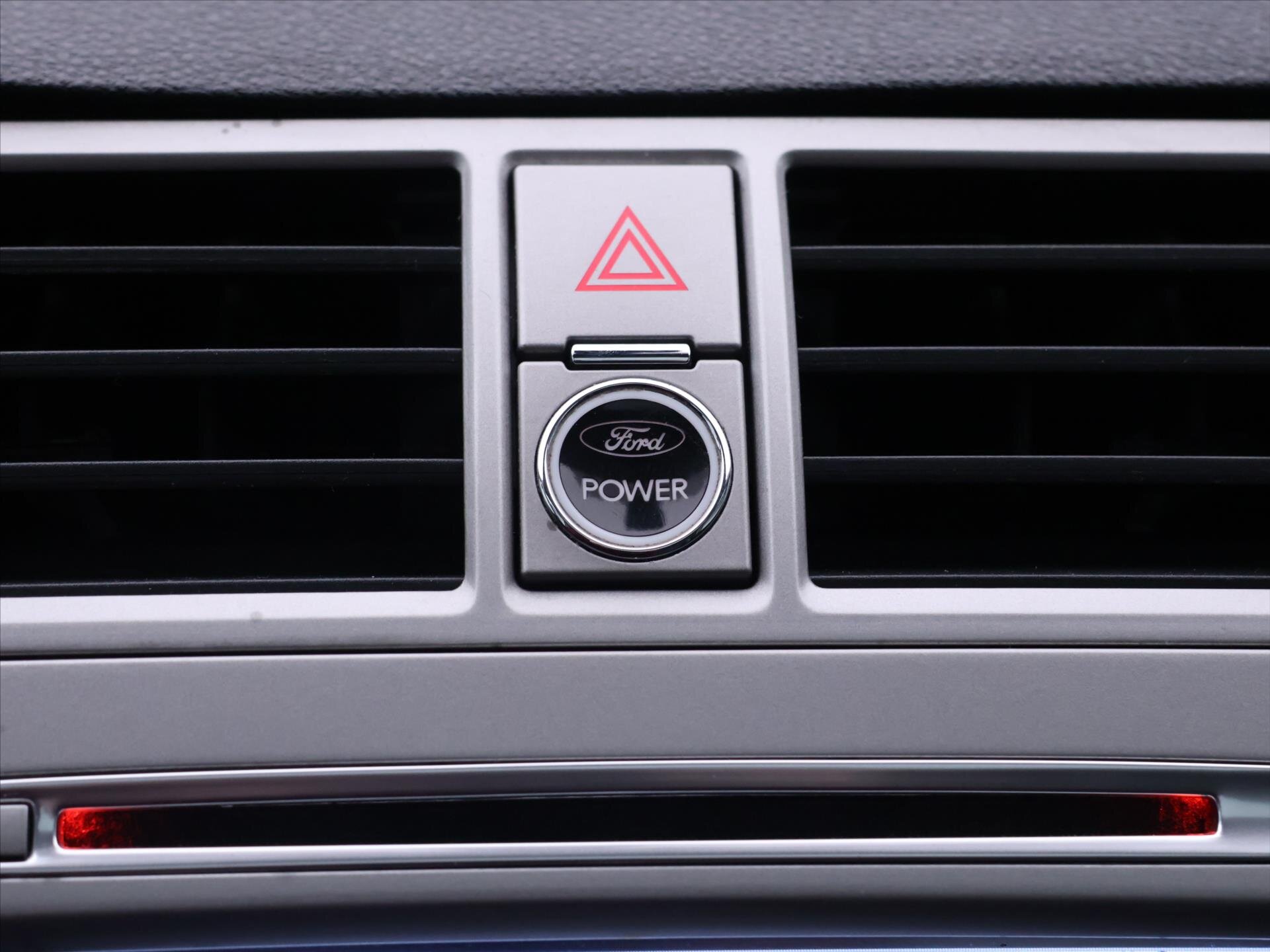 Ford Kuga SUV / Terénní 2,0 l 103 kw