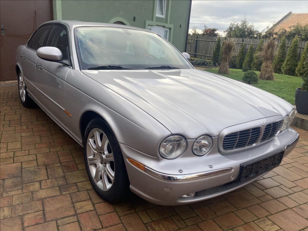 Jaguar XJ8