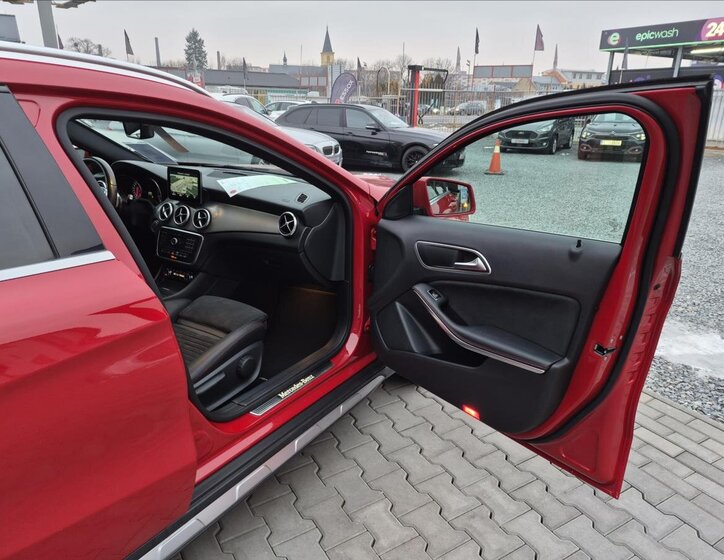 Mercedes-Benz GLA SUV / Terénní 1,6 l 115 kw