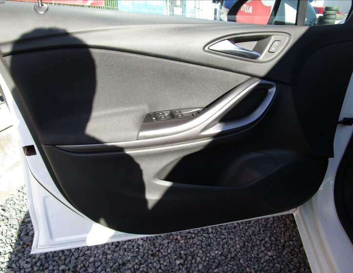 Opel Astra Hatchback 999,0 77 kw