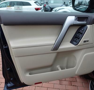 Toyota Land Cruiser 16